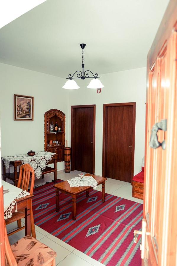 Guesthouse Cico Gjirokastër Eksteriør billede