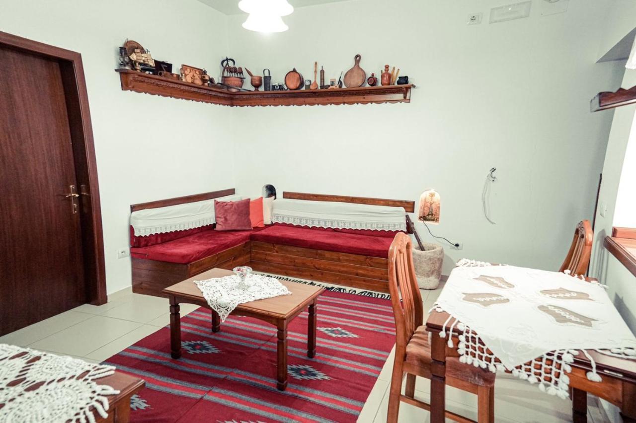 Guesthouse Cico Gjirokastër Eksteriør billede