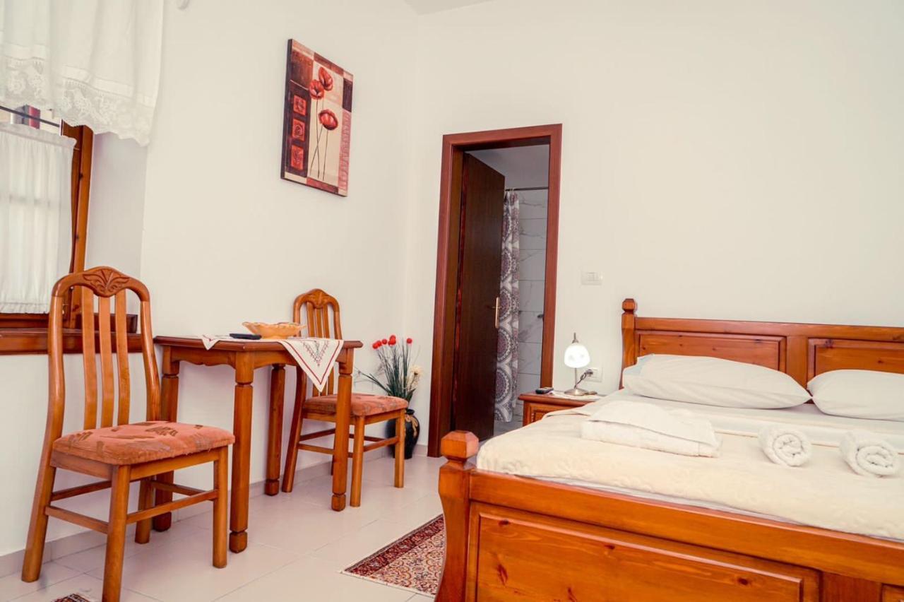 Guesthouse Cico Gjirokastër Eksteriør billede