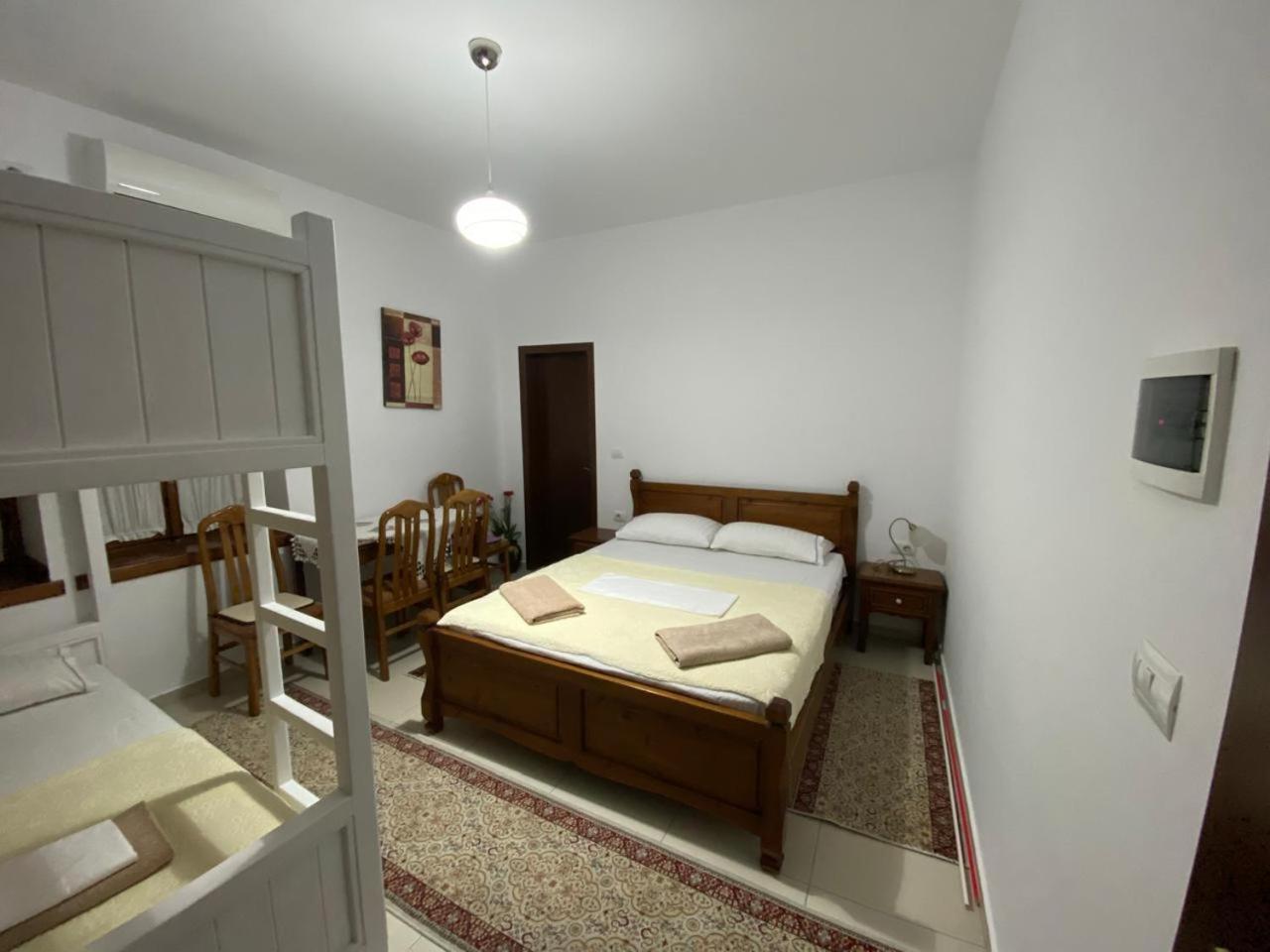 Guesthouse Cico Gjirokastër Eksteriør billede