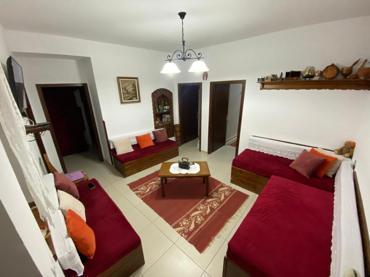 Guesthouse Cico Gjirokastër Eksteriør billede
